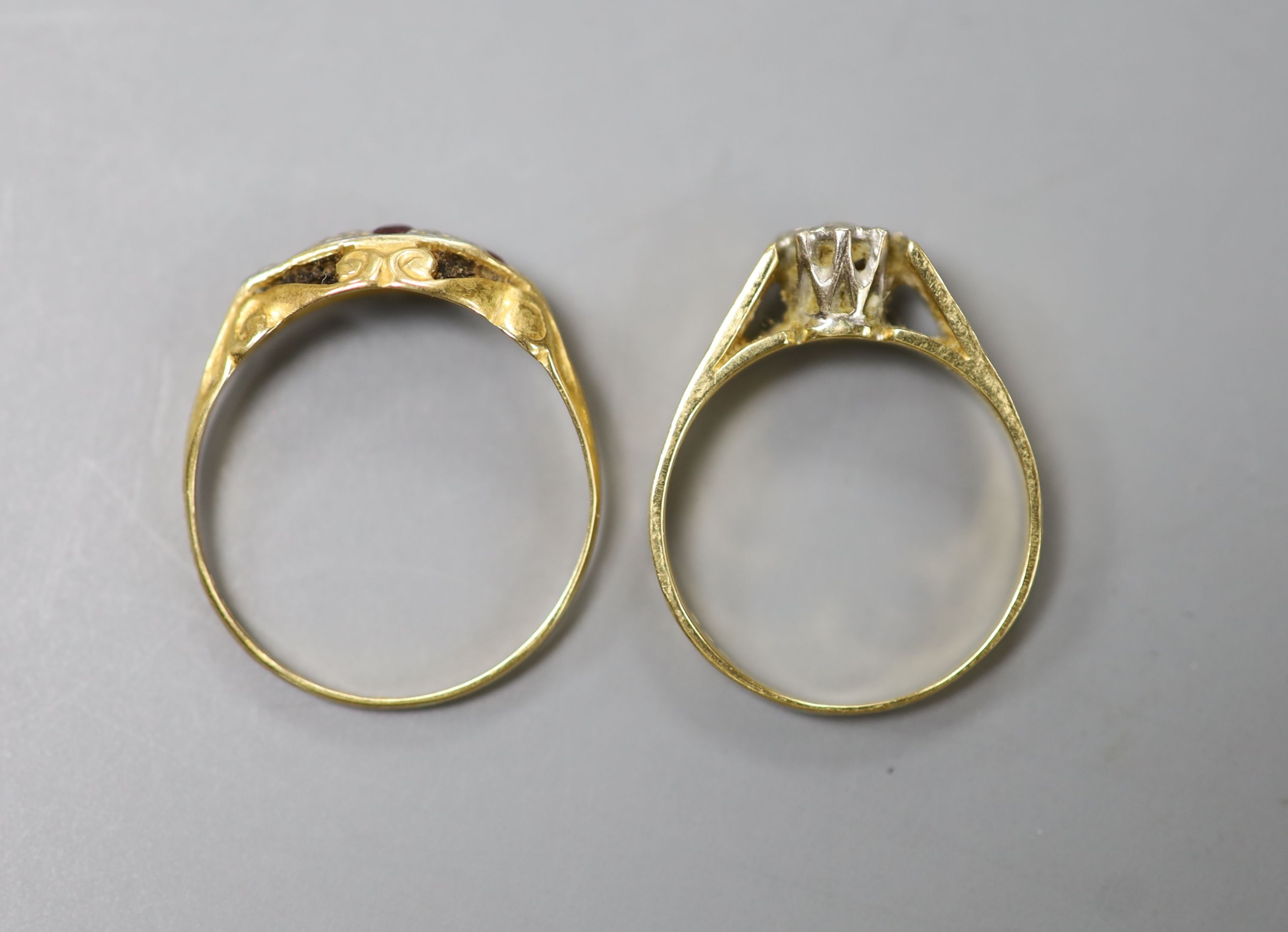 A modern 18ct gold and illusion set diamond ring and one other 18ct and gem set ring, gross weight 4.1 grams.